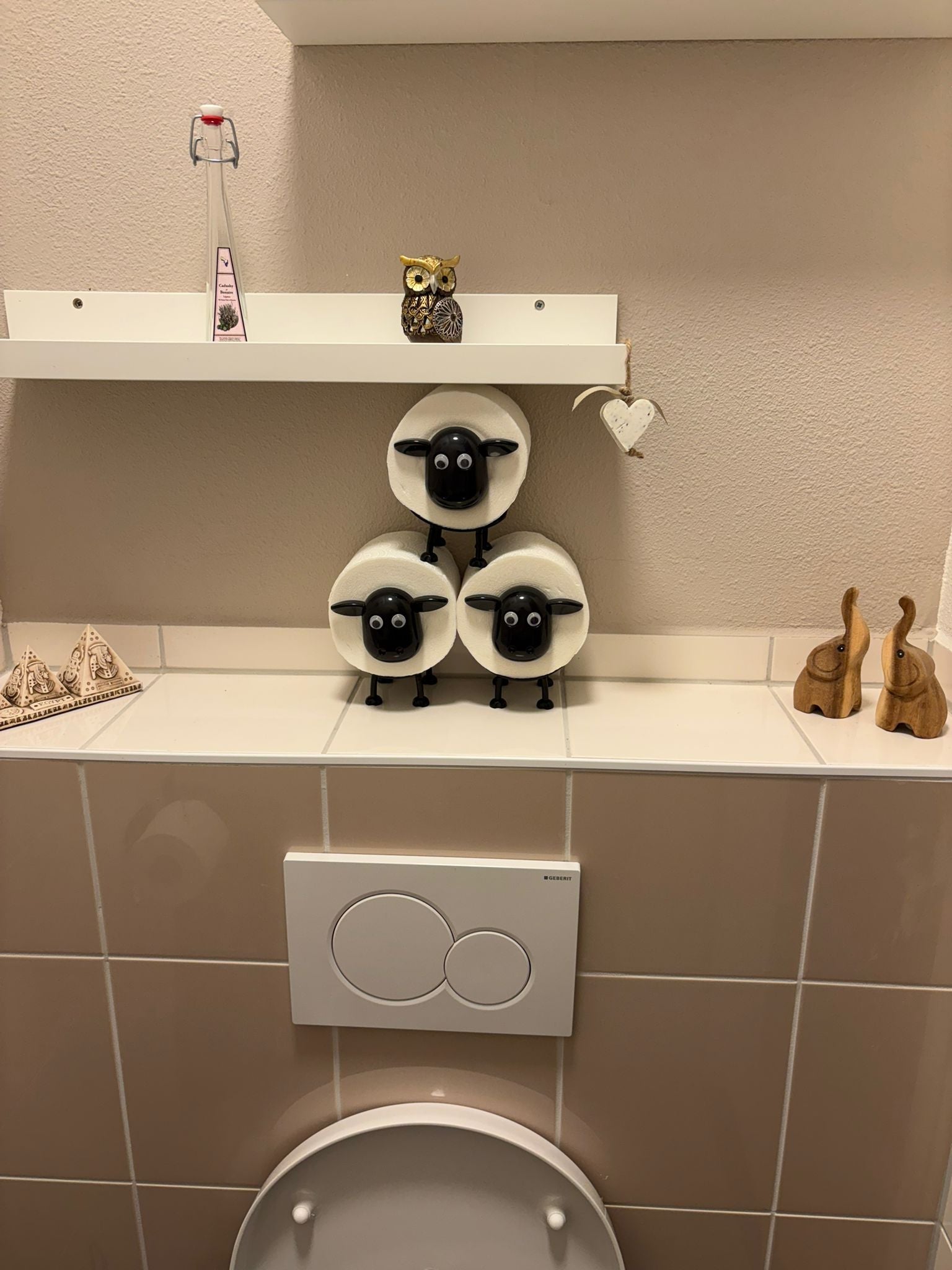 Toiletpapirholder i Sødt Sort Får – Sæt af 1 eller 3