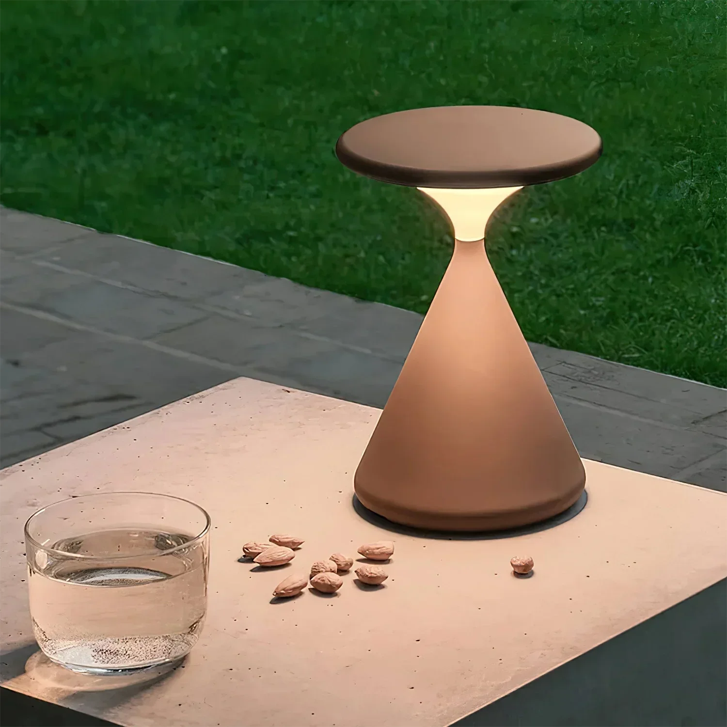 BIRGIT - Trådløs timeglasbordlampe