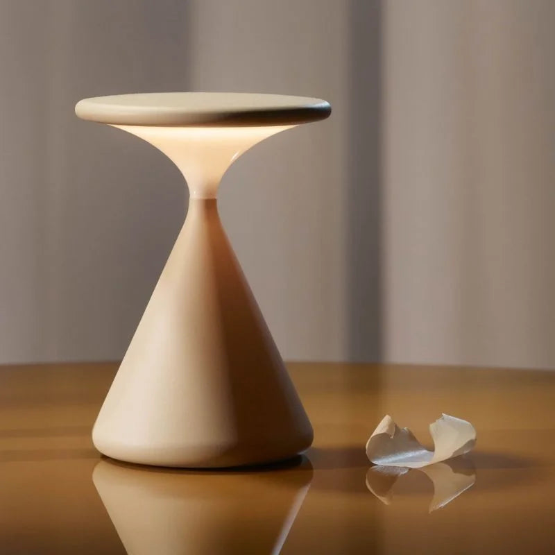 BIRGIT - Trådløs timeglasbordlampe