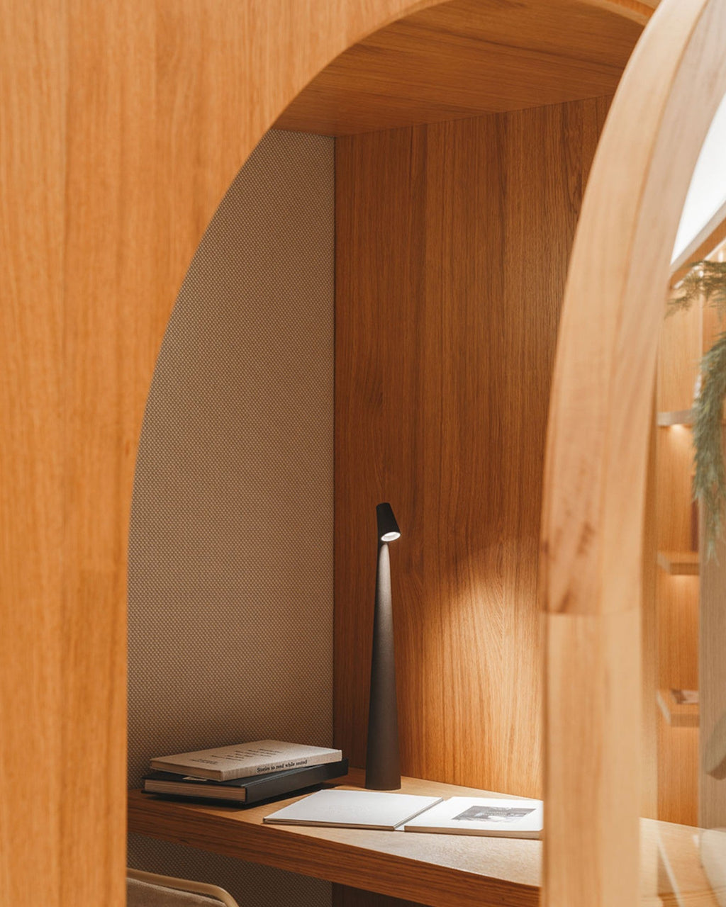 EMIL - Touch-styret bordlampe – aluminium, dæmpbar i 3 indstillinger