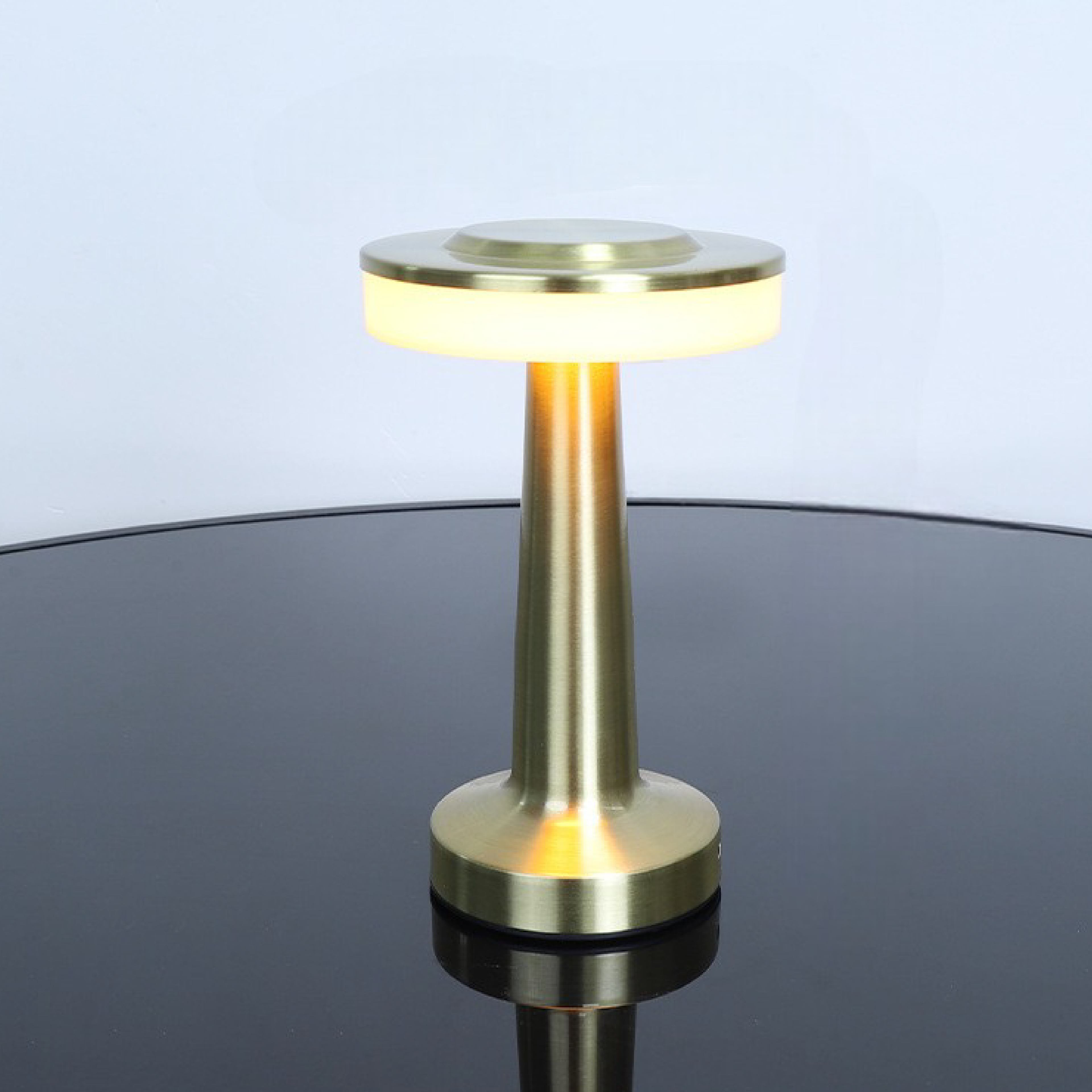 VIDAR - Bordlampe til stue og kontor