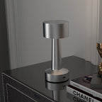 FILIP - Moderne og stilren touch-betjent LED-lampe