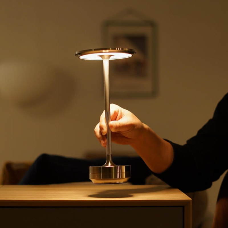 ESTER - Elegant ledningsfri lampe