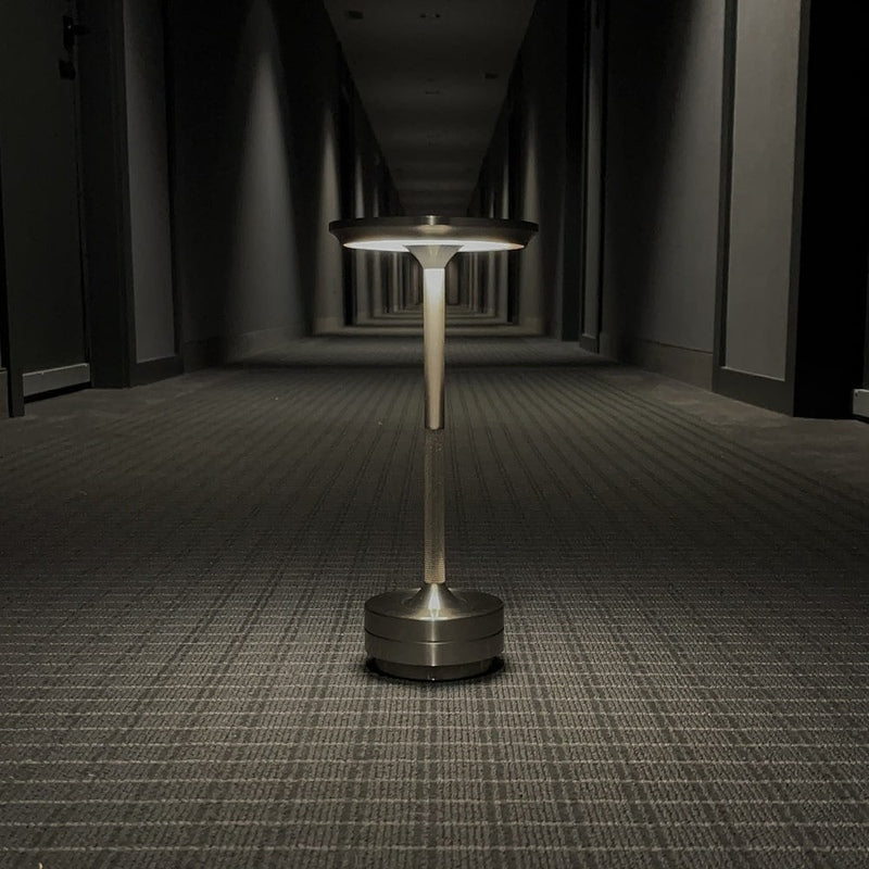 ESTER - Elegant ledningsfri lampe