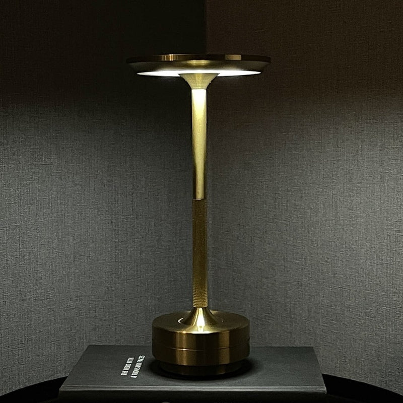 ESTER - Elegant ledningsfri lampe