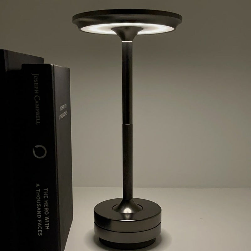 ESTER - Elegant ledningsfri lampe