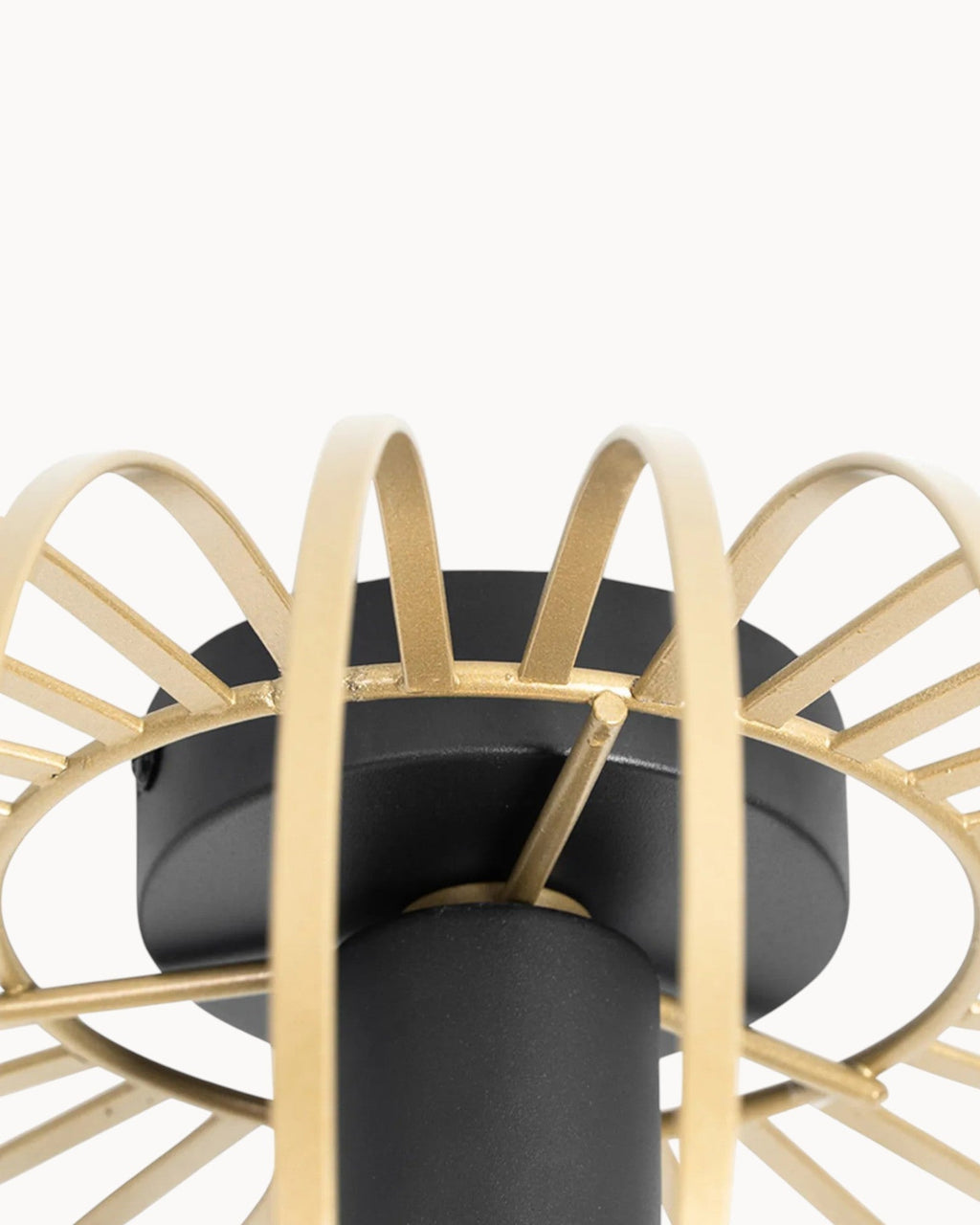 THORA - Loftlampe i metal – sort/guld, rund Ø30 cm
