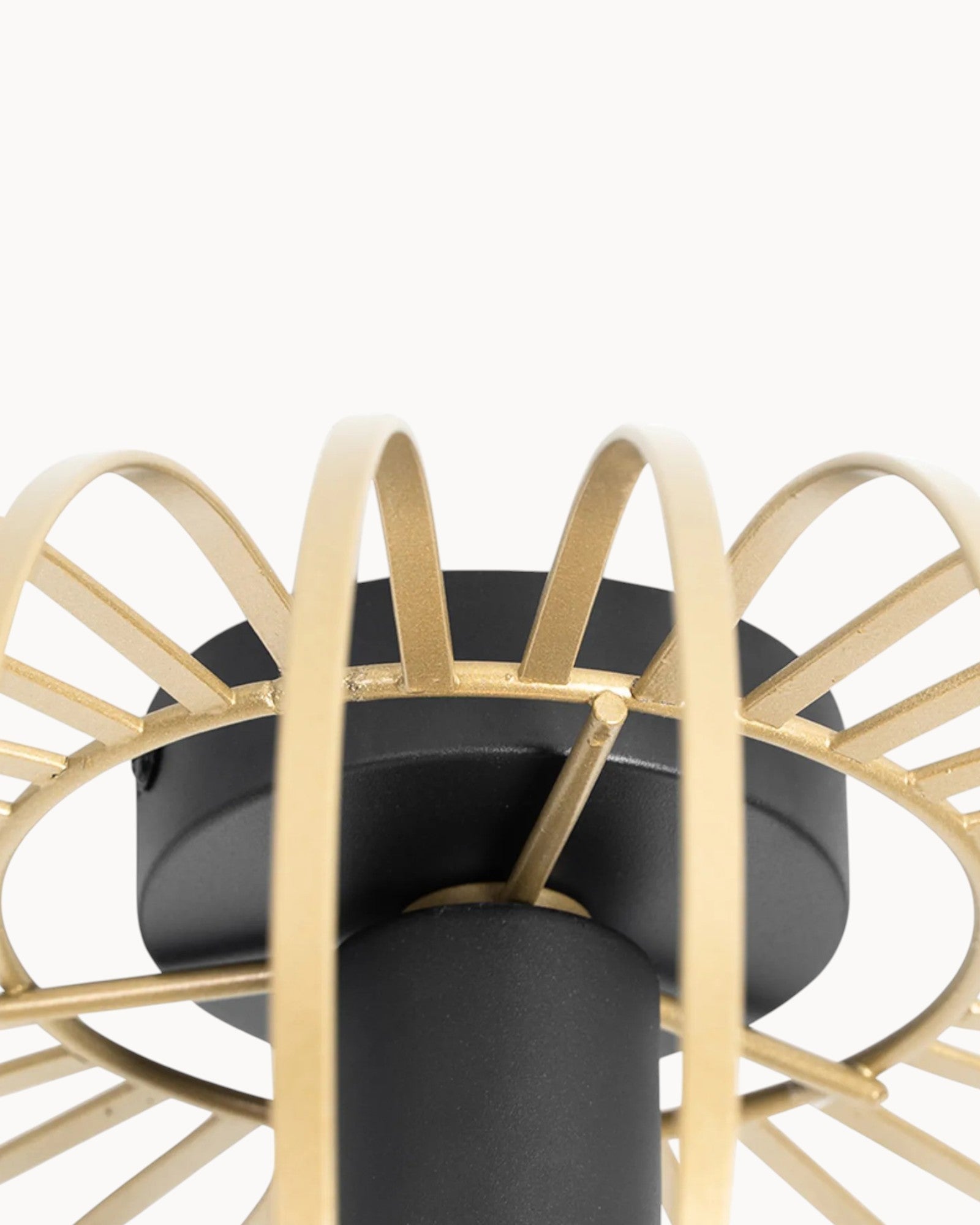 THORA - Loftlampe i metal – sort/guld, rund Ø30 cm