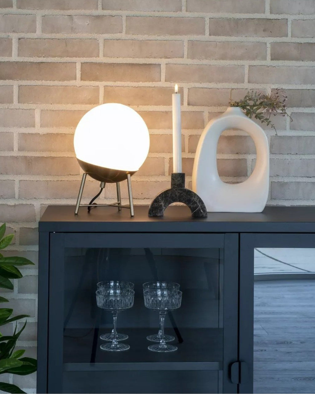 RAGNA - Bordlampe med metalfod