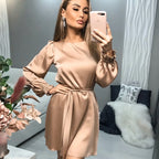 Sandy Satin Kjole | Klassisk & Chic