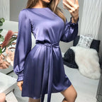 Sandy Satin Kjole | Klassisk & Chic