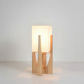 TINDRA - Stående lampe med træfod – japansk design