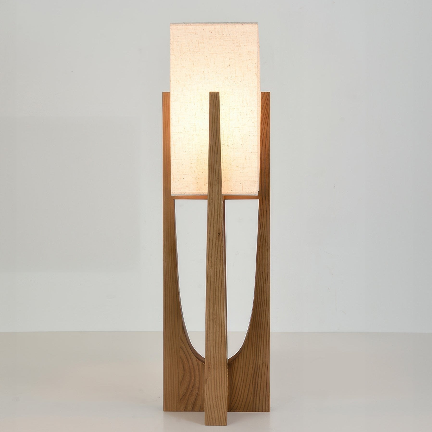 TINDRA - Stående lampe med træfod – japansk design