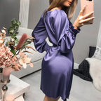 Sandy Satin Kjole | Klassisk & Chic