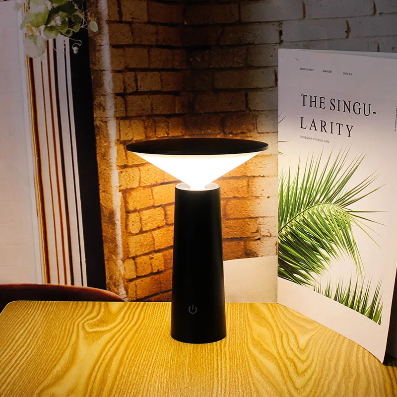 LINNAE – Kompakt LED bordlampe med klart lys