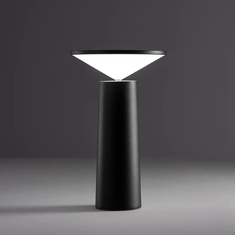 LINNAE – Kompakt LED bordlampe med klart lys