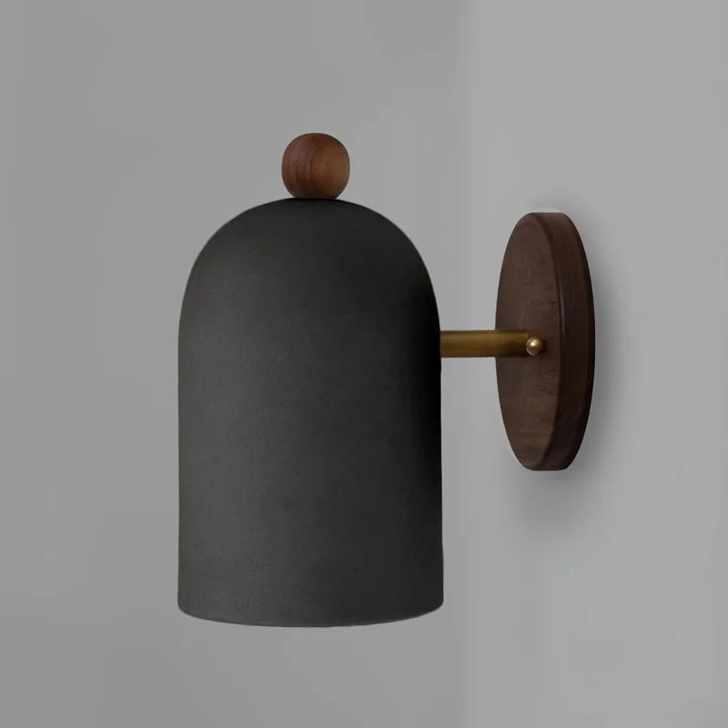 Elegant Væglampe i Valnød i Wabi-Sabi Stil - Perfekt til et Hyggeligt Interiør