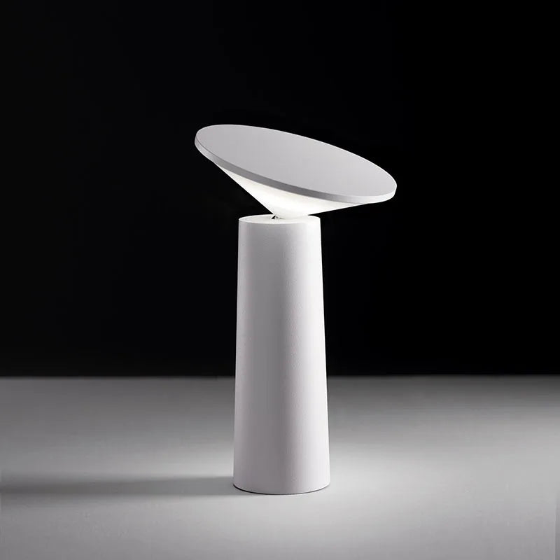 LINNAE – Kompakt LED bordlampe med klart lys