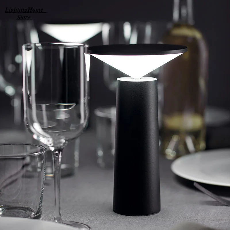 LINNAE – Kompakt LED bordlampe med klart lys
