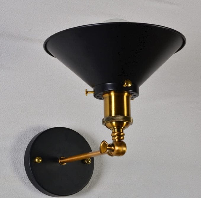 SIRI - Sort lampe med justerbar lysvinkel