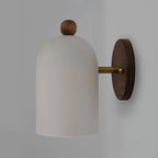 Elegant Væglampe i Valnød i Wabi-Sabi Stil - Perfekt til et Hyggeligt Interiør