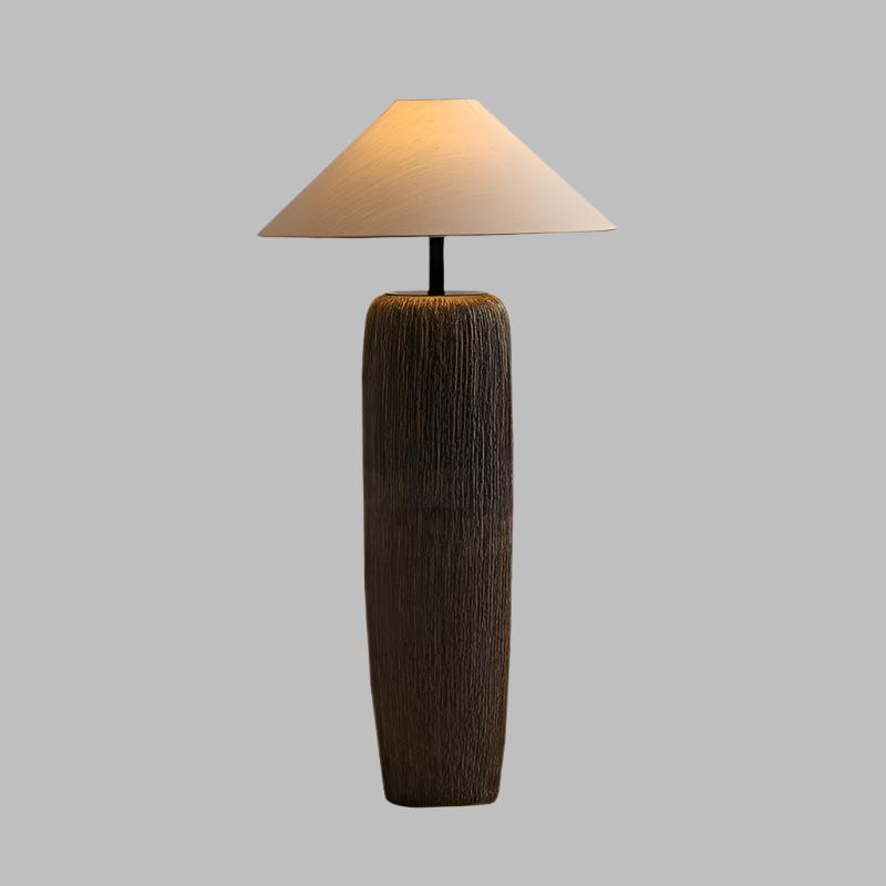 THYRVI – Moderne lampe med varme trædetaljer