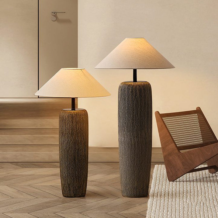 THYRVI – Moderne lampe med varme trædetaljer