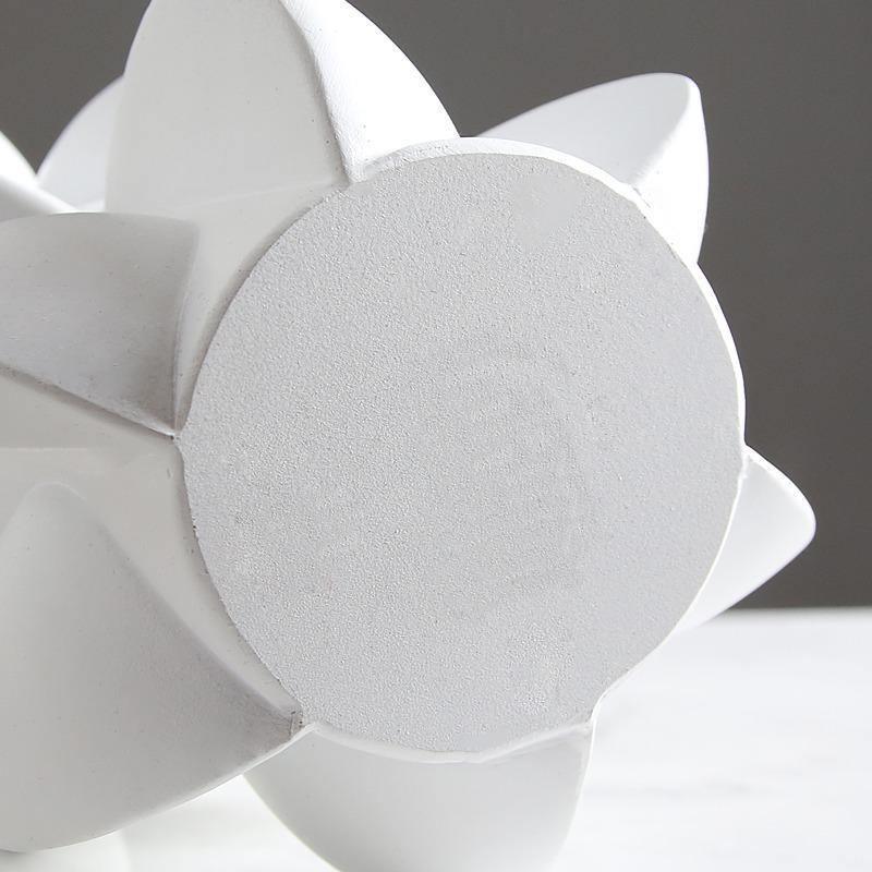 SVEND - Stilfuldt abstrakt kunstobjekt