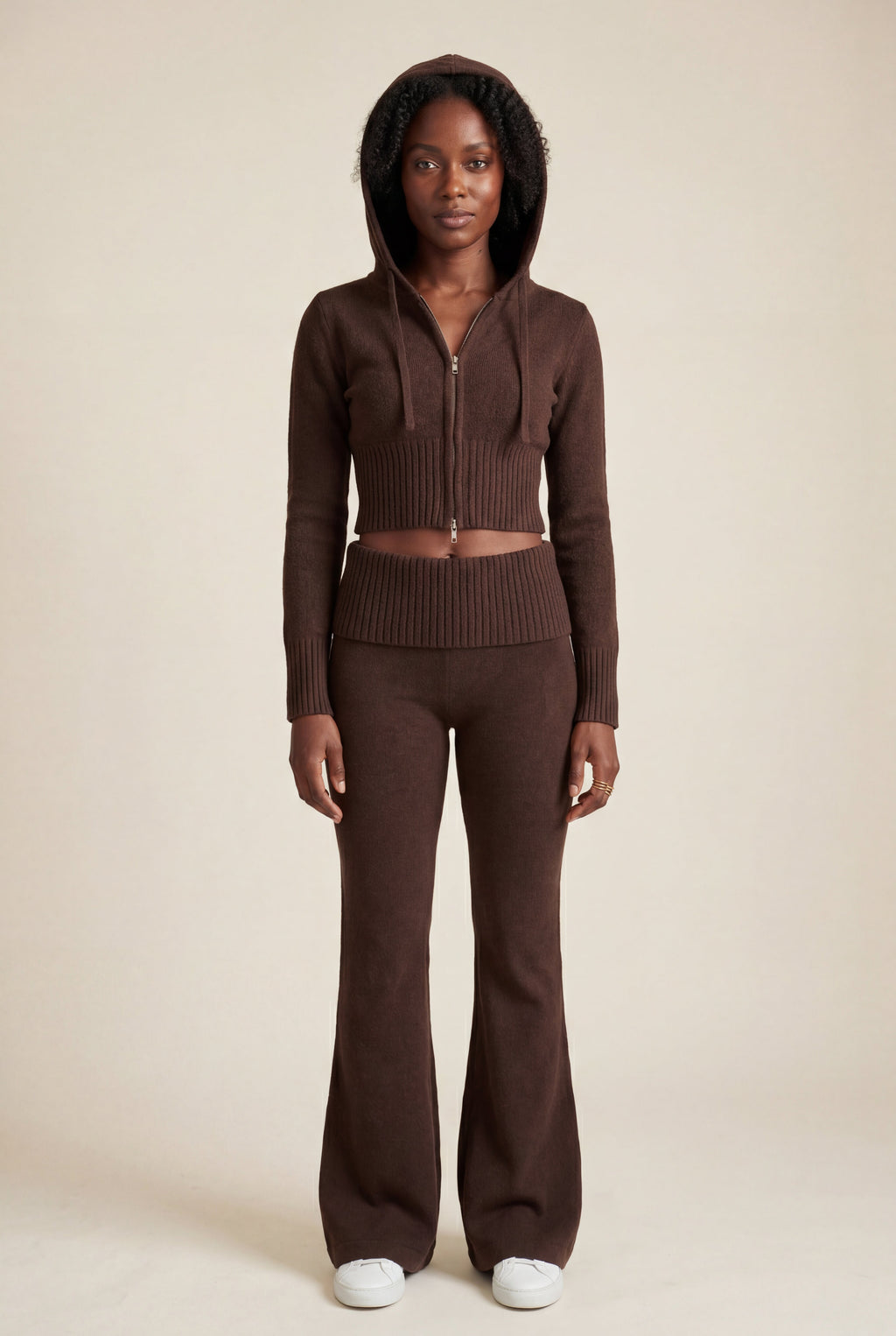Chic Lounge Ensemble - Cropped Hoodie og Flared Bukser