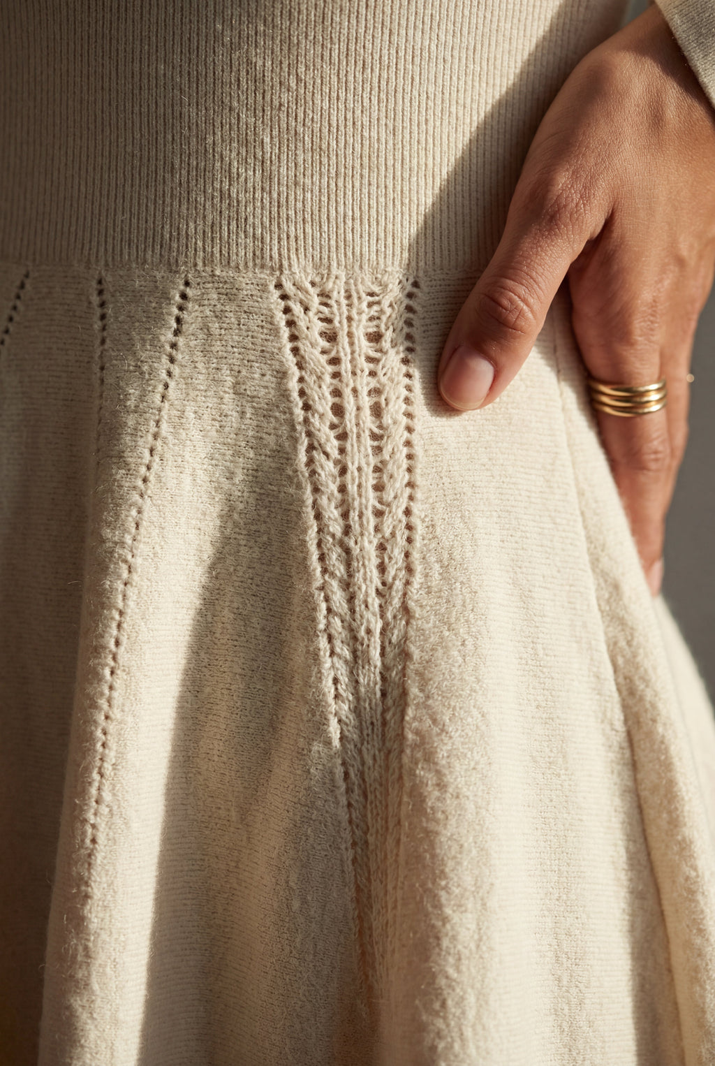 Elegant Langærmet Fit and Flare Mini Kjole - Rund Hals Stil