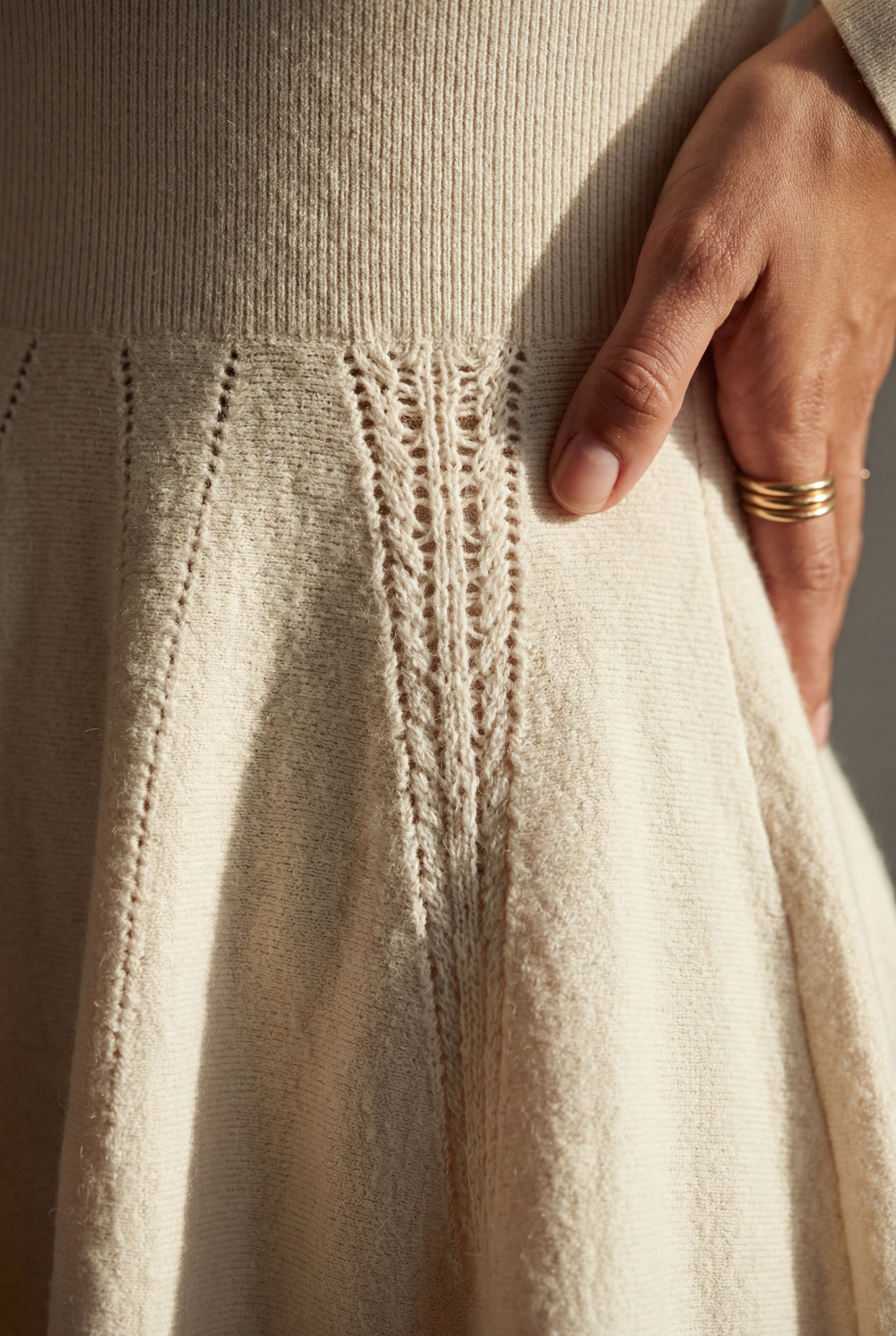 Elegant Langærmet Fit and Flare Mini Kjole - Rund Hals Stil