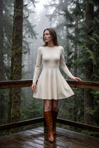 Elegant Langærmet Fit and Flare Mini Kjole - Rund Hals Stil