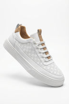 Stilfulde Perforerede Lavtop Sneakers - Minimalistisk Design