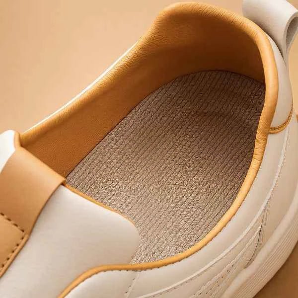 Stilfulde Perforerede Lavtop Sneakers - Minimalistisk Design