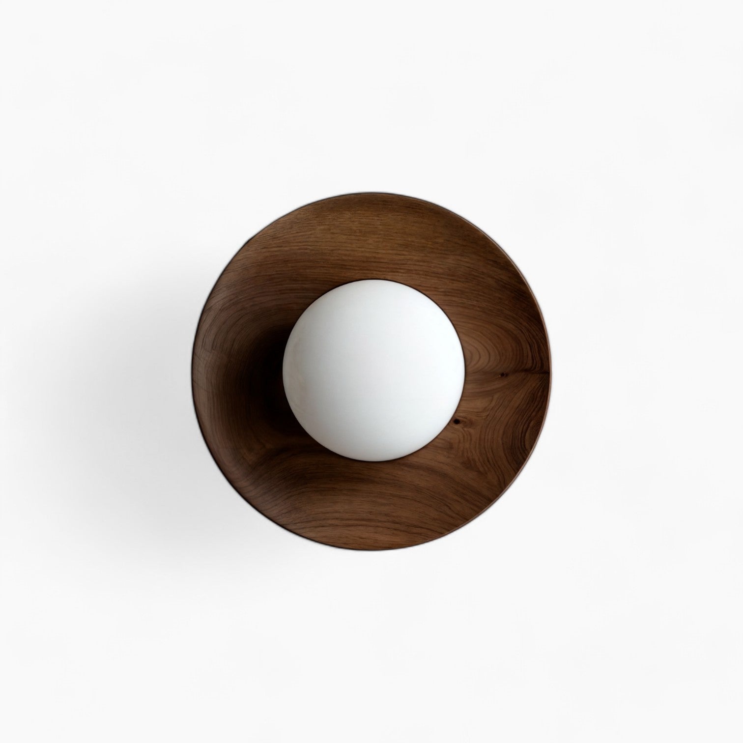 SIXTEN - Væglampe i Træ og Matteret Glas med Tidløst Design