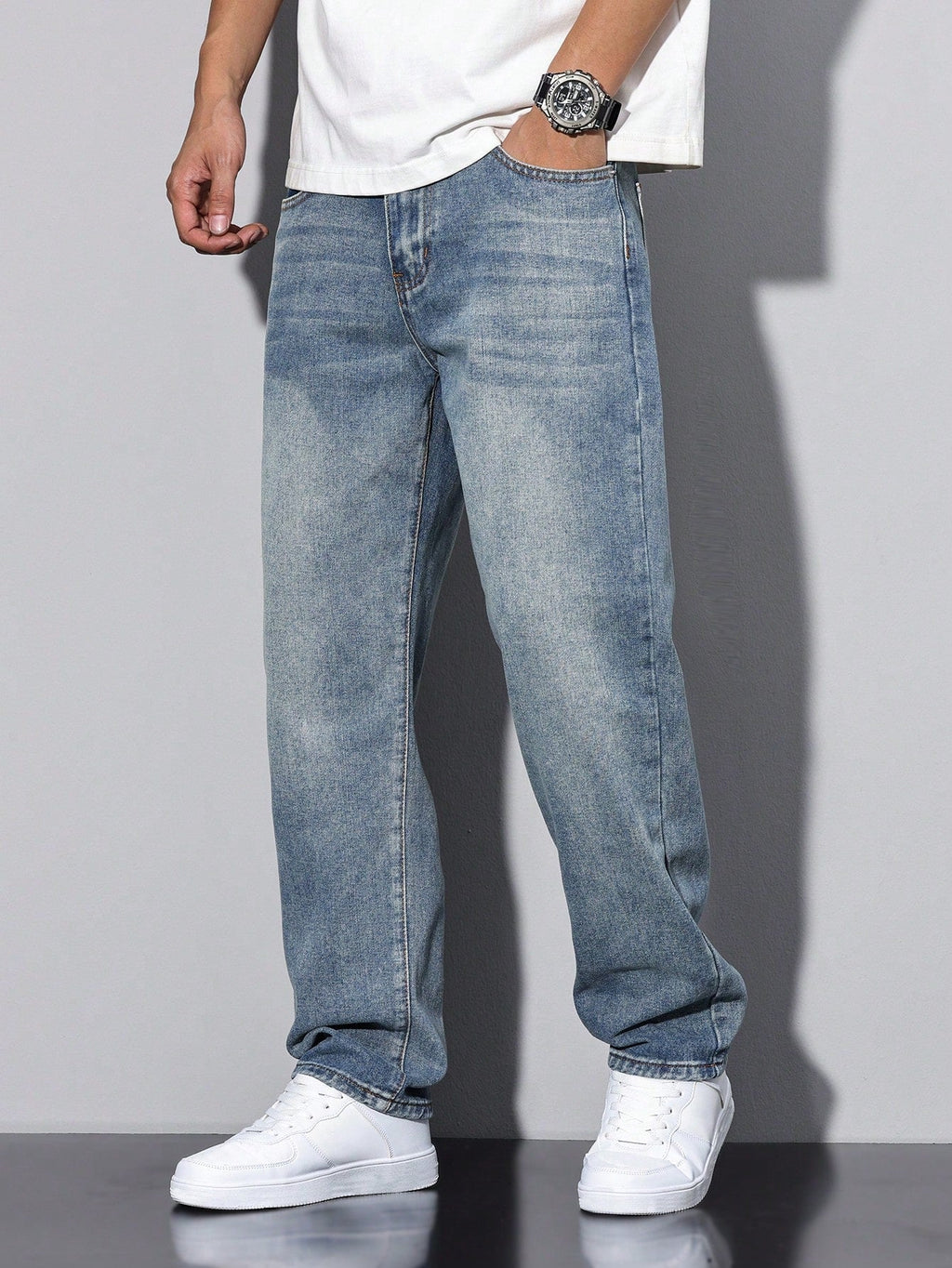 Komfortable vaskede herrejeans med lige ben