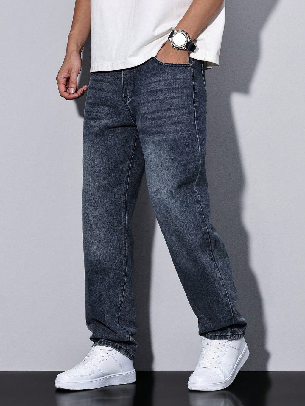 Komfortable vaskede herrejeans med lige ben