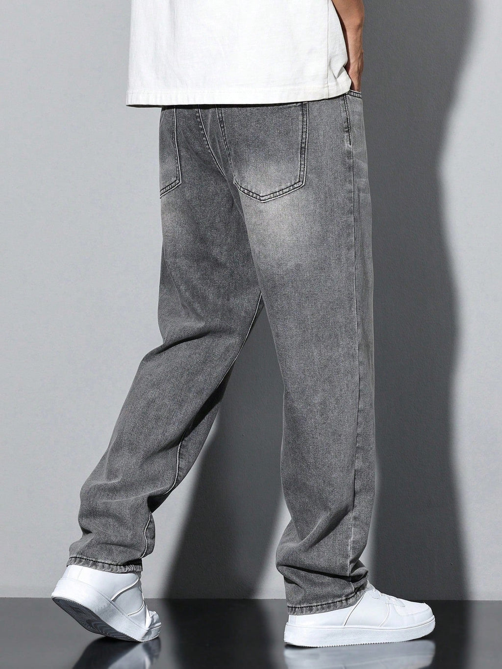 Komfortable vaskede herrejeans med lige ben