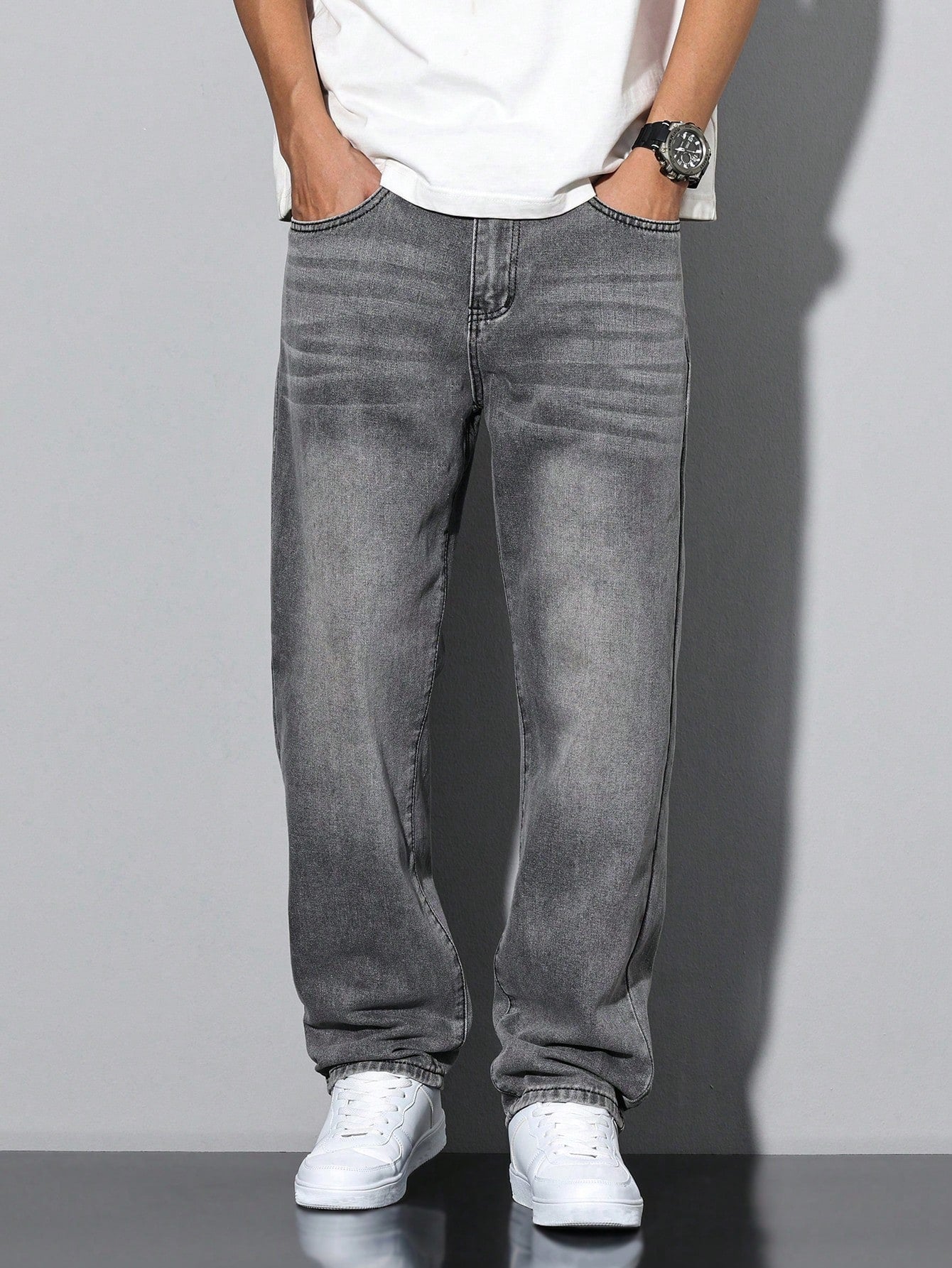 Komfortable vaskede herrejeans med lige ben
