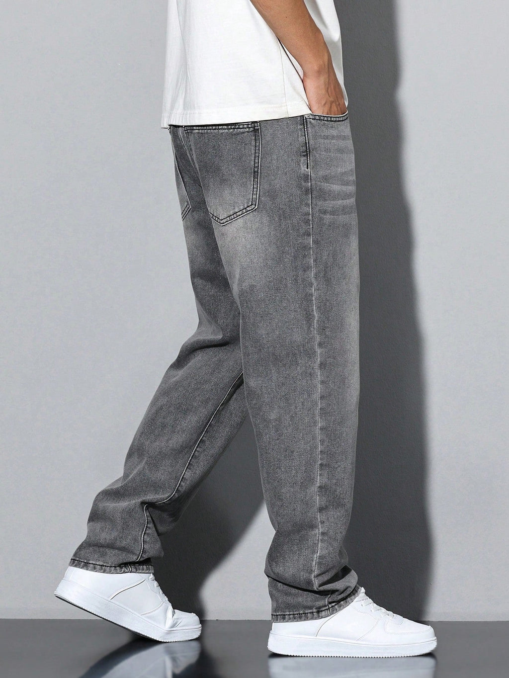 Komfortable vaskede herrejeans med lige ben