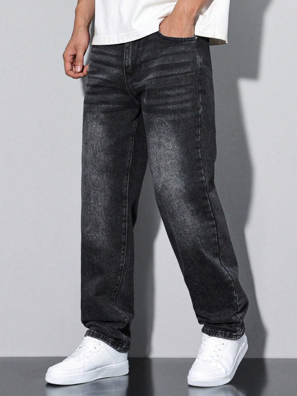 Komfortable vaskede herrejeans med lige ben