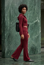 Chic Lounge Ensemble - Cropped Hoodie og Flared Bukser