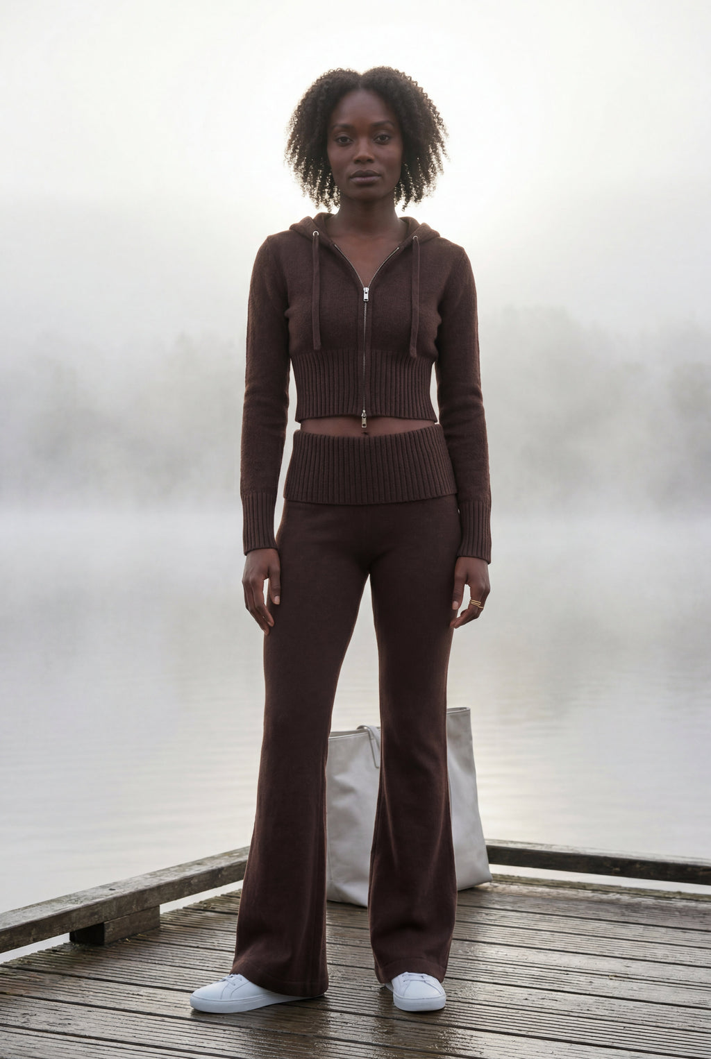 Chic Lounge Ensemble - Cropped Hoodie og Flared Bukser