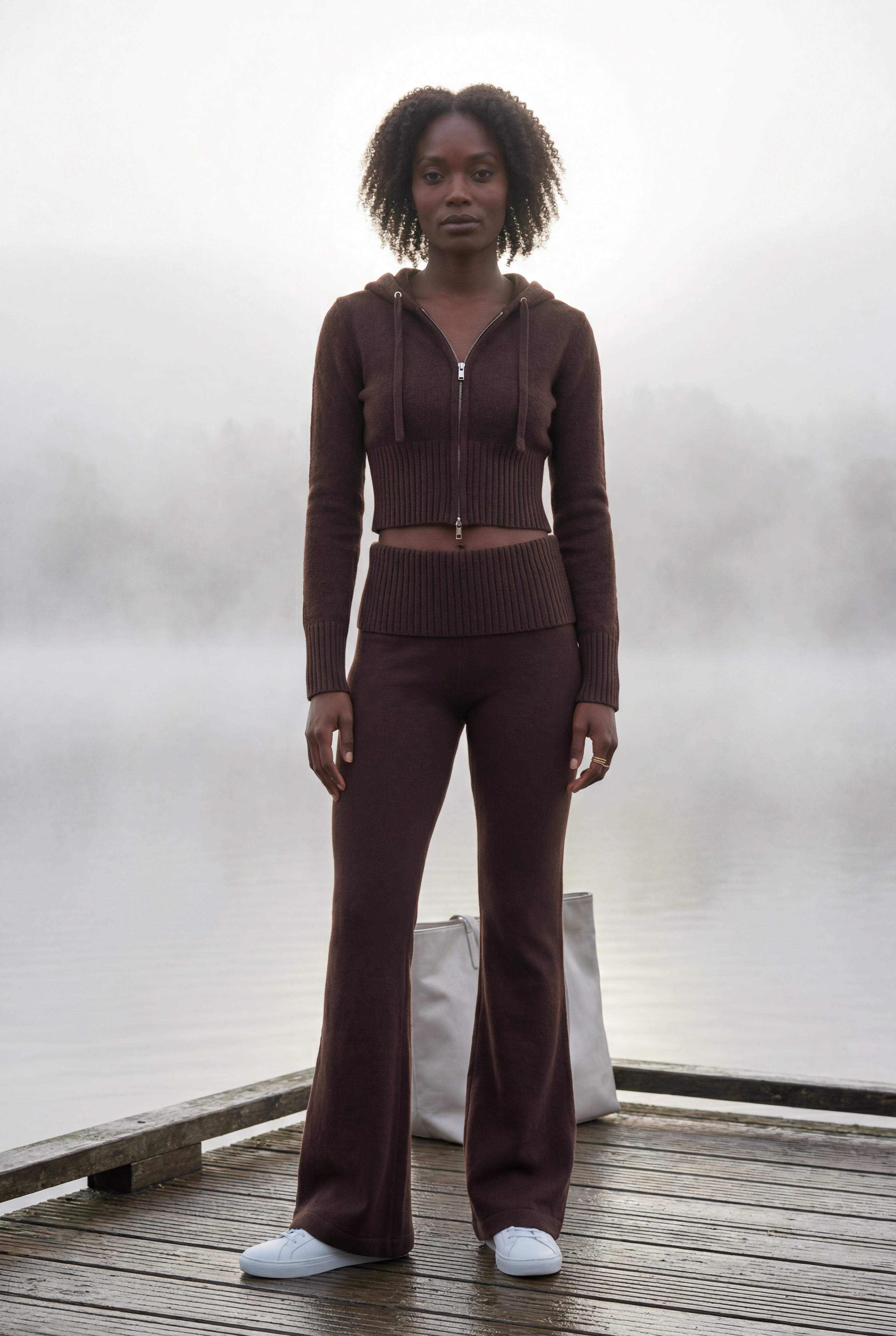 Chic Lounge Ensemble - Cropped Hoodie og Flared Bukser
