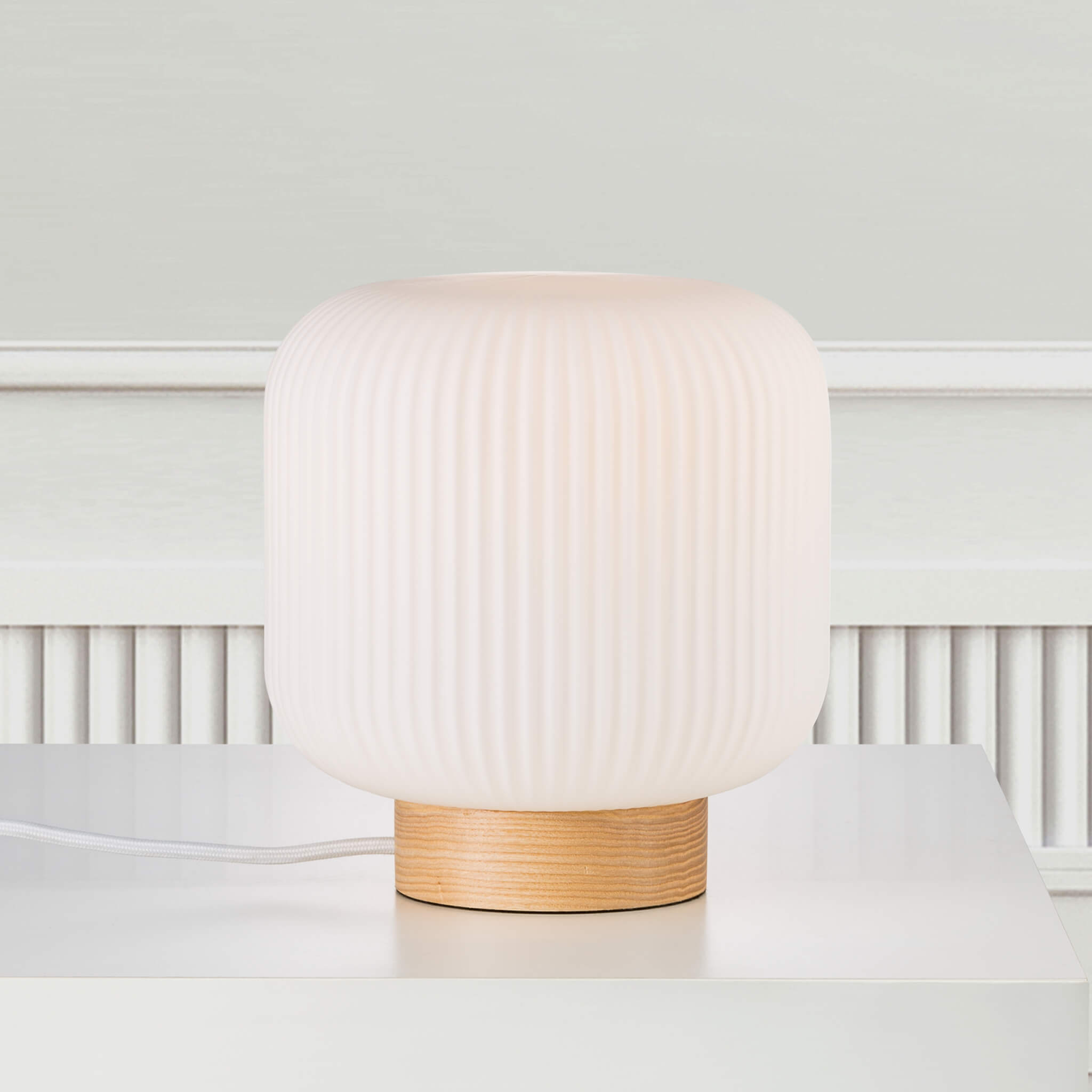 HALLE – Minimalistisk lampe til forskellige rum