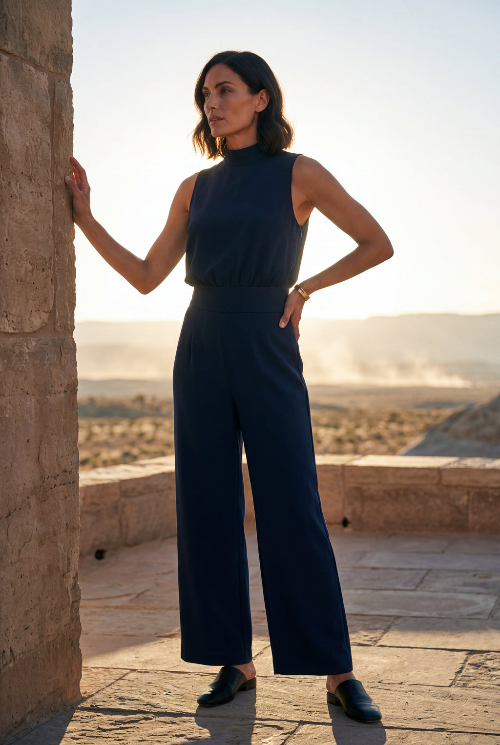 Chic Mock Neck Wide Leg Jumpsuit - Ærmeløs.