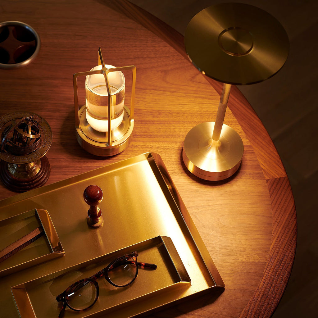 MADS -  Bordlampe – klassisk design