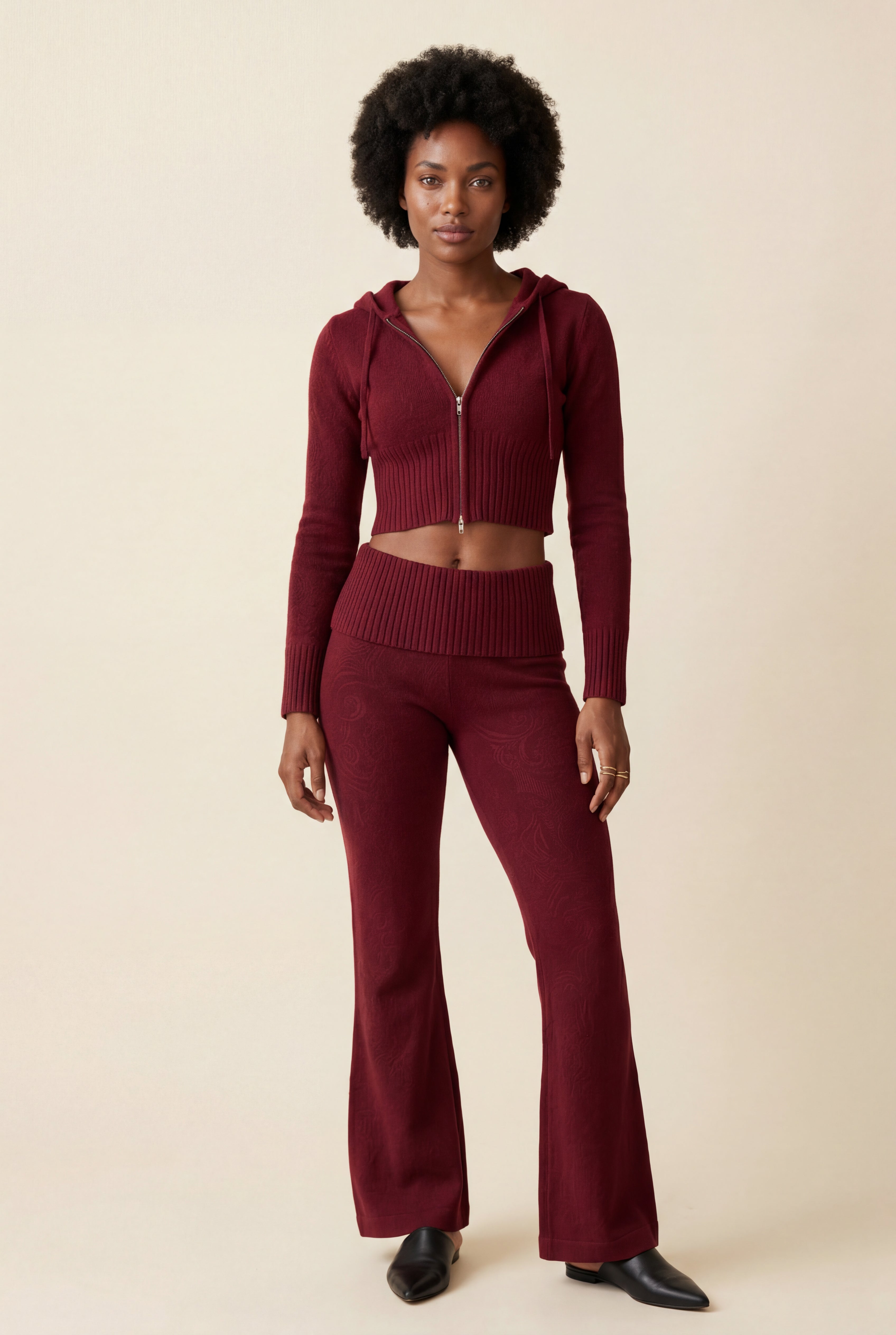 Chic Lounge Ensemble - Cropped Hoodie og Flared Bukser